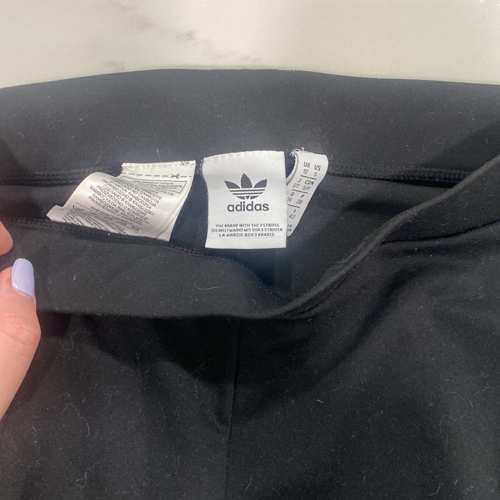 Adidas’s small black leggings - Picture 3 of 3